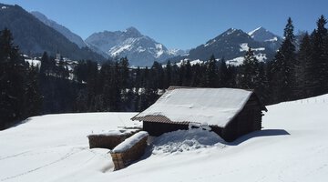 Nach der Schwendebrücke: Panorama von Riezlern bis zum Ifen