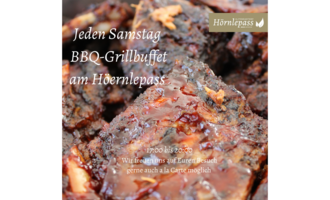 Leckeres BBQ-Grillbuffet, das jeden Samstag am Hörnlepass serviert wird. Genießen Sie von 17:00 bis 20:00 Uhr köstliche Grillgerichte in geselliger Atmosphäre. | © Alpengasthof Hörnlepass GmbH