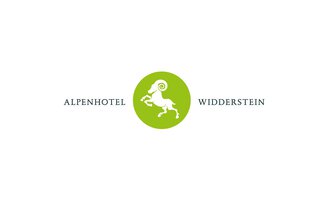 Ein Logo des Alpenhotels Widderstein mit einem stilisierten Bergschaf in der Mitte. Die Farben sind grün und weiß, was eine natürliche und einladende Atmosphäre schafft.