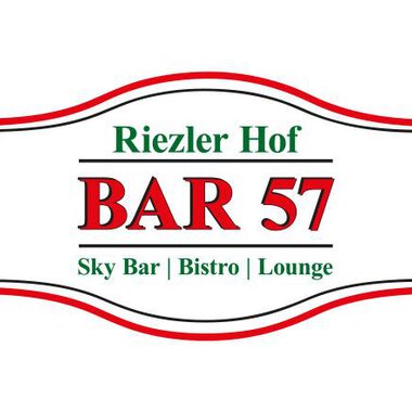Ein Schild mit dem Namen "BAR 57" im Riezler Hof. Es wird als Sky Bar, Bistro und Lounge beschrieben.