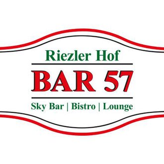 Ein Schild mit dem Namen "BAR 57" im Riezler Hof. Es wird als Sky Bar, Bistro und Lounge beschrieben.