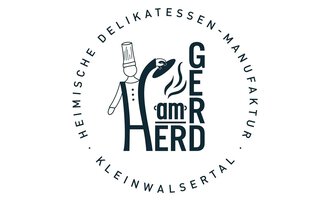 Ein Logo einer Delikatessen-Manufaktur mit einem Kochsymbol. Der Name "GER am HERD" steht im Mittelpunkt, umgeben von weiteren Informationen. | © Gerd am Herd | Gerd Hammerer Logo