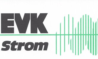 The image shows the logo of EVK Strom with a graphic representation of wave lines. The colors are black and green. | © Energieversorgung Kleinwalsertal Logo