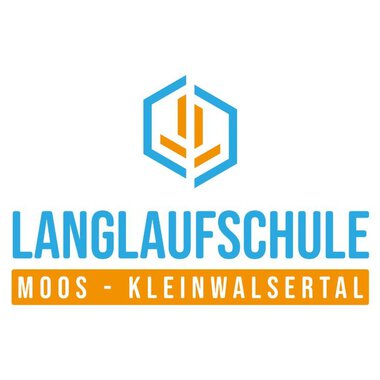 A logo of the cross-country ski school Moos - Kleinwalsertal. It is in blue and orange with a stylized tree design. | © Langlaufschule Moos - Kleinwalsertal Logo
