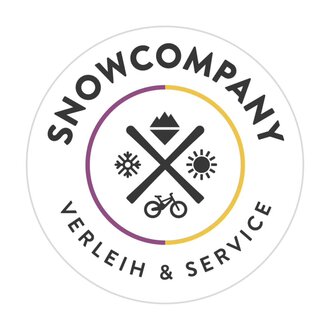 Ein rundes Logo mit dem Namen "SNOWCOMPANY". Es zeigt Symbole für Ski, Sonnenschein und Fahrräder, sowie den Zusatz "Verleih & Service".