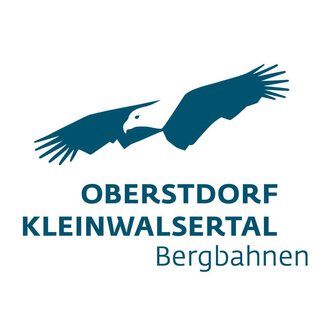 © OBERSTDORF · KLEINWALSERTAL BERGBAHNEN Ein Logo mit einem stilisierten Adler und dem Schriftzug "Oberstdorf Kleinwalsertal Bergbahnen". Es repräsentiert die Bergbahnen in der Region Oberstdorf und Kleinwalsertal. | © OBERSTDORF · KLEINWALSERTAL BERGBAHNEN