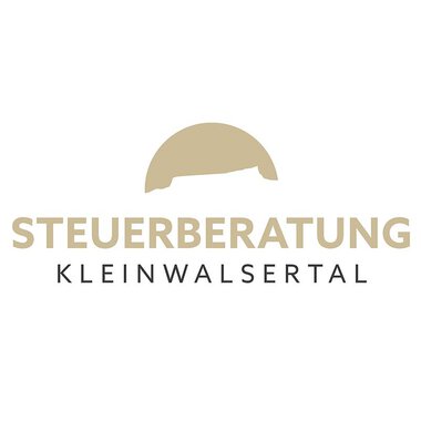 Ein schlichtes Logo für Steuerberatung im Kleinwalsertal. Es zeigt den Schriftzug "STEUERBERATUNG KLEINWALSERTAL" in modernem Design. | © lang_background_wide_22-2 Logo