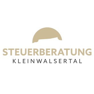 Ein schlichtes Logo für Steuerberatung im Kleinwalsertal. Es zeigt den Schriftzug "STEUERBERATUNG KLEINWALSERTAL" in modernem Design.