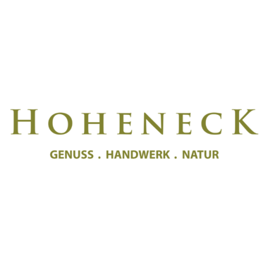 Ein stilvolles Logo mit dem Namen "Hoheneck". Der Slogan betont Genuss, Handwerk und Natur.