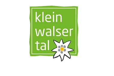 Logo des kleinwalsertal, grünes Quadrat mit weißer Blume und darunter der Schriftzug 'klein walsertal'.